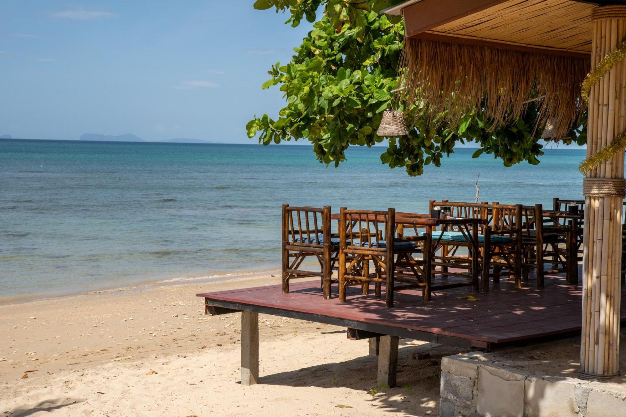 Isara Lanta Beach Resort Ko Lanta Kültér fotó