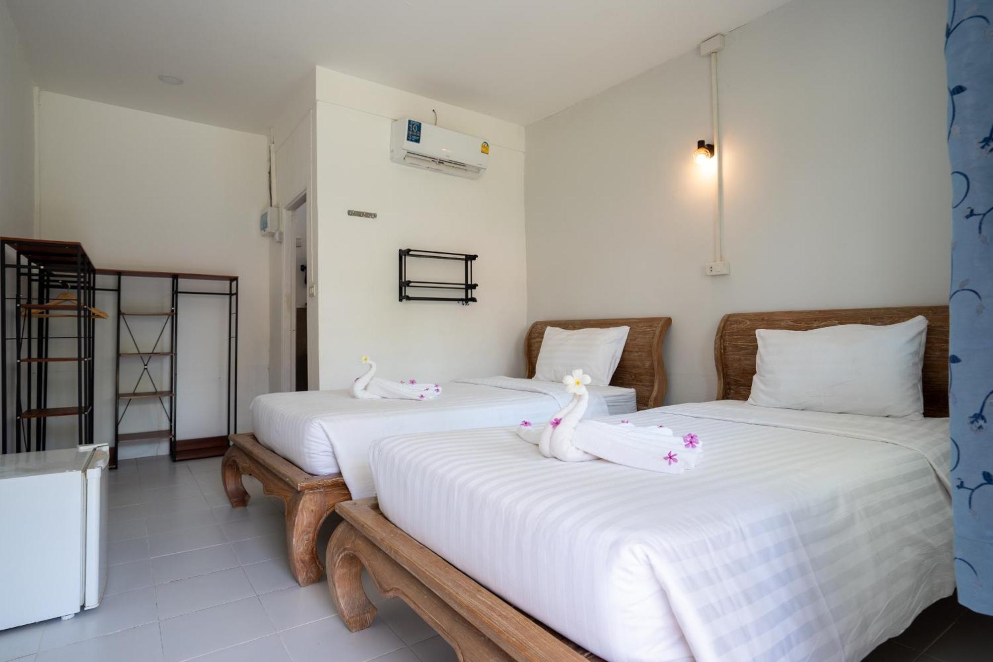 Isara Lanta Beach Resort Ko Lanta Kültér fotó