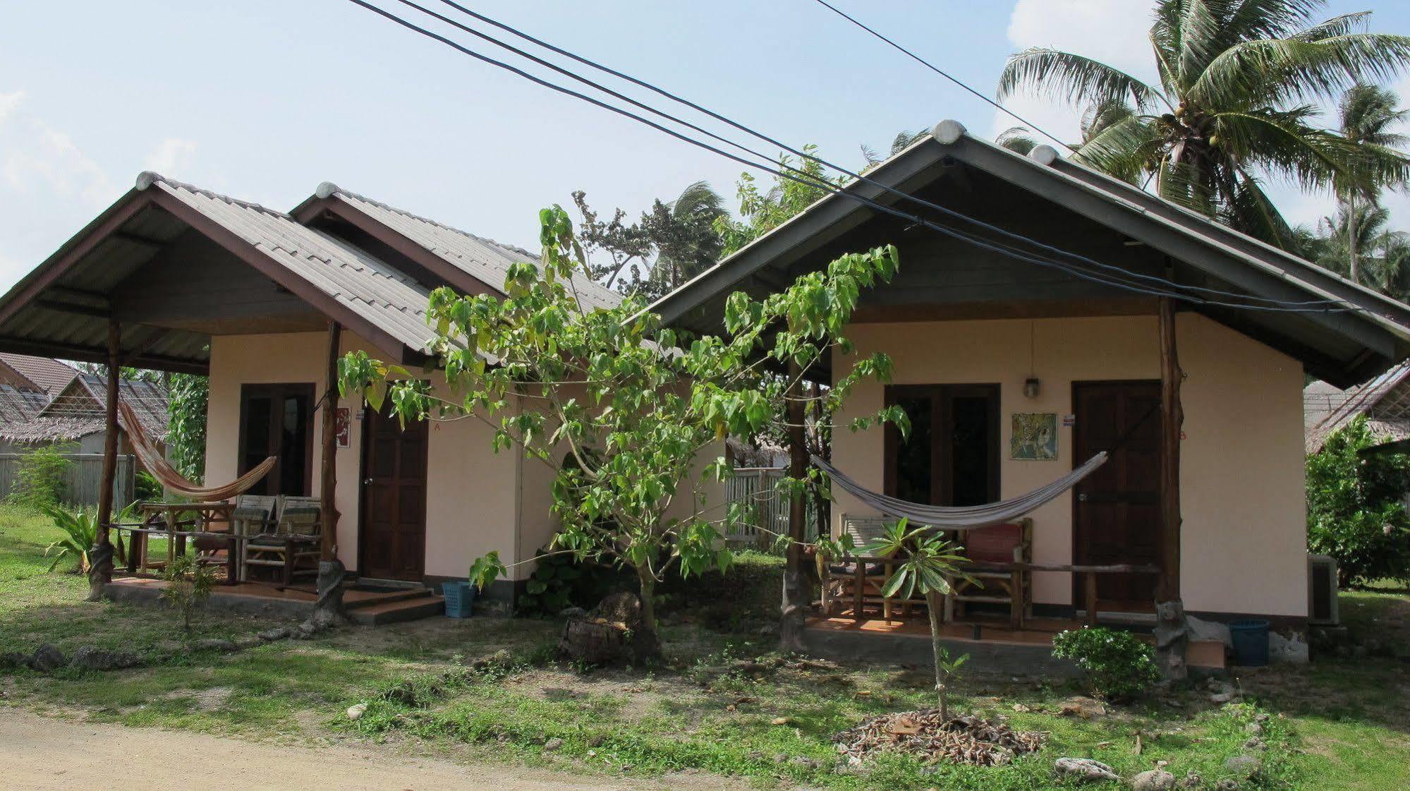 Isara Lanta Beach Resort Ko Lanta Kültér fotó