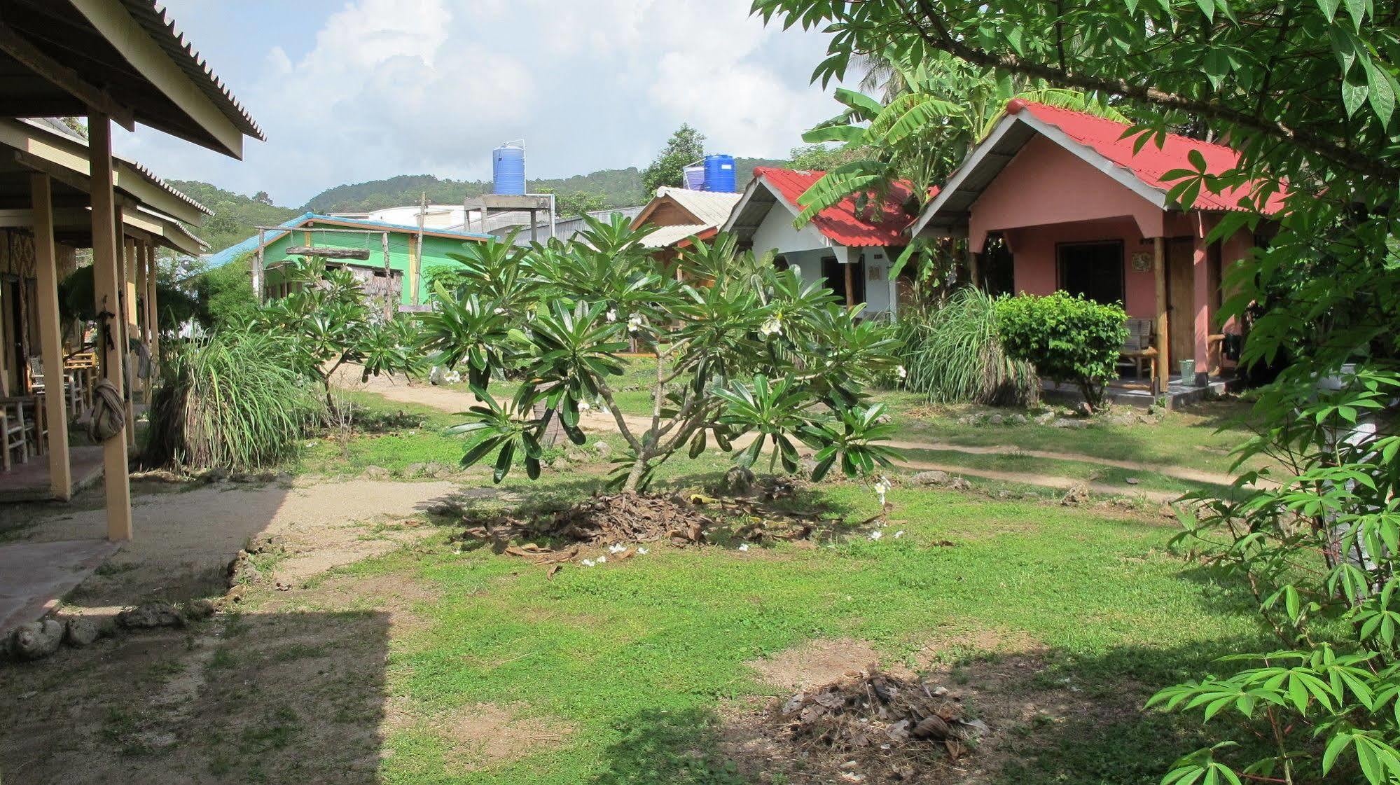 Isara Lanta Beach Resort Ko Lanta Kültér fotó